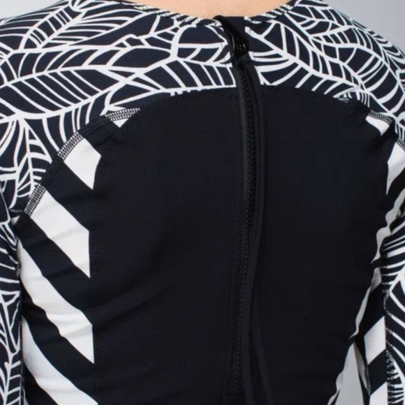 Lululemon Shanti Surf Rash Guard Black Small Steep Stripe Printed Black - Picture 7 of 7